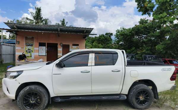 TOYOTA HILUX 2.4G DC 4X4