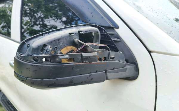 TOYOTA HILUX 2.4G DC 4X4