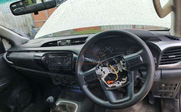 TOYOTA HILUX 2.4G DC 4X4