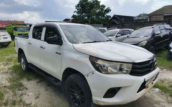 TOYOTA HILUX 2.4G DC 4X4