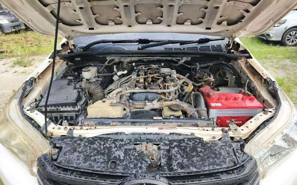 TOYOTA HILUX 2.4G DC 4X4