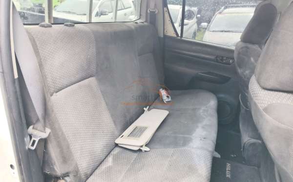 TOYOTA HILUX 2.4G DC 4X4