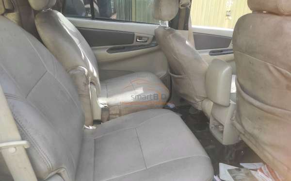 TOYOTA INNOVA G