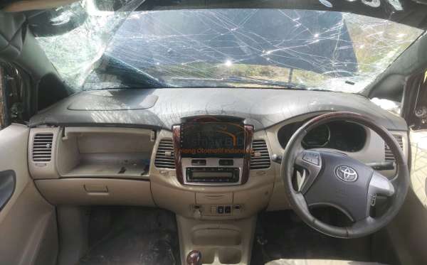 TOYOTA INNOVA G