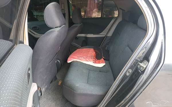 TOYOTA YARIS E