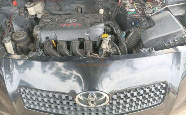 TOYOTA YARIS E