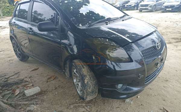 TOYOTA YARIS E