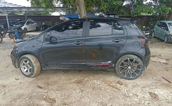 TOYOTA YARIS E