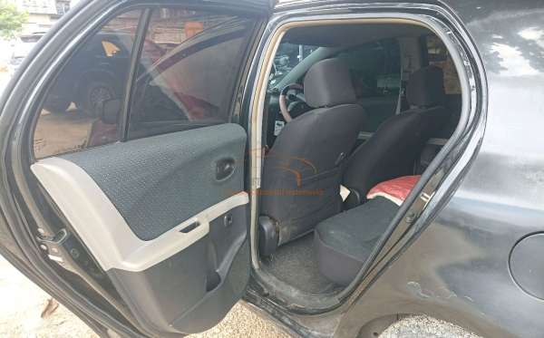 TOYOTA YARIS E