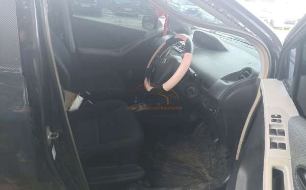 TOYOTA YARIS E