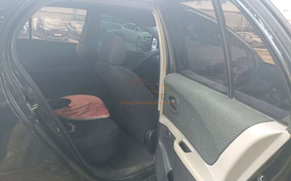 TOYOTA YARIS E