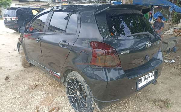 TOYOTA YARIS E