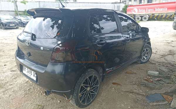 TOYOTA YARIS E