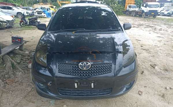 TOYOTA YARIS E