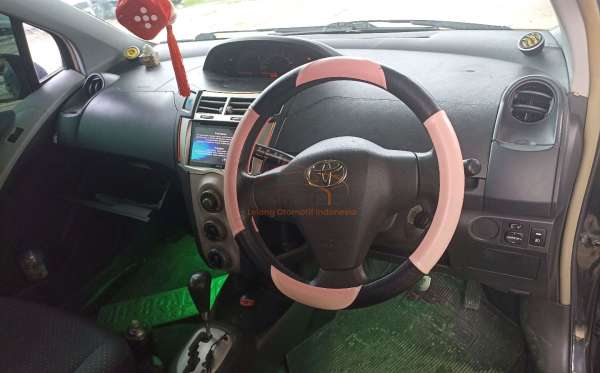 TOYOTA YARIS E