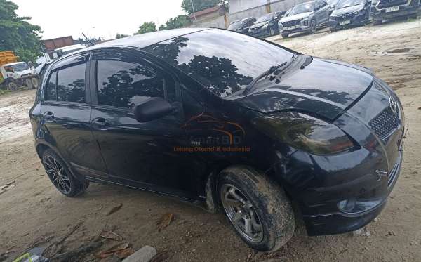 TOYOTA YARIS E