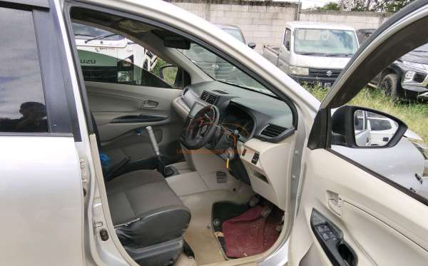 DAIHATSU XENIA 1.3 X