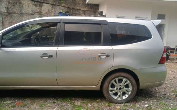 NISSAN GRAND LIVINA SV 1.5