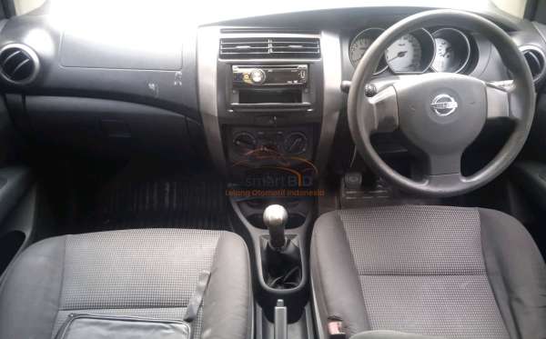 NISSAN GRAND LIVINA SV 1.5