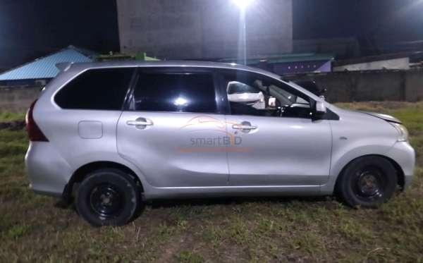TOYOTA AVANZA