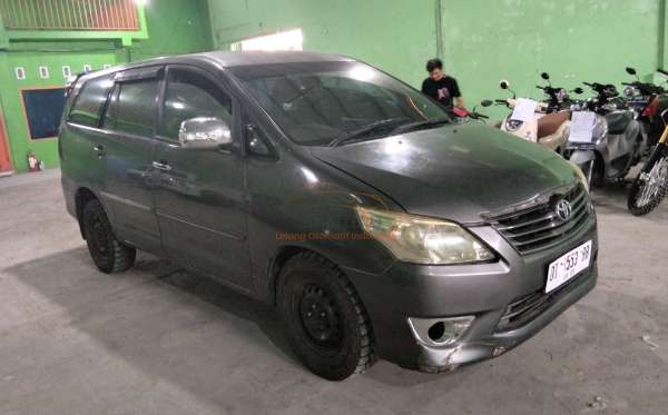 TOYOTA INNOVA