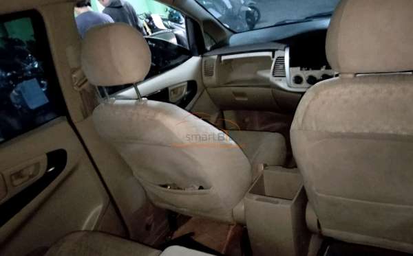 TOYOTA INNOVA