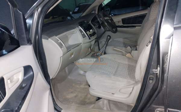 TOYOTA INNOVA