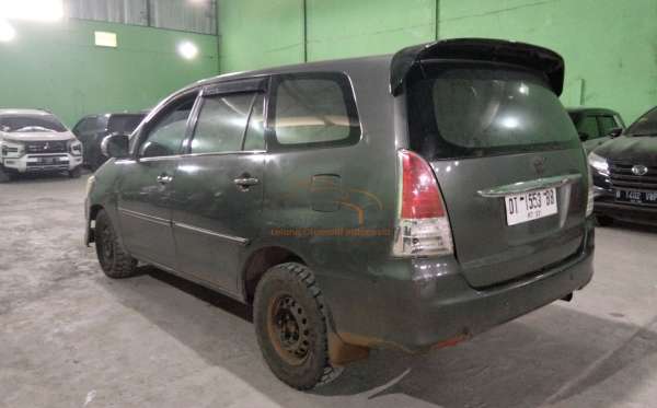 TOYOTA INNOVA