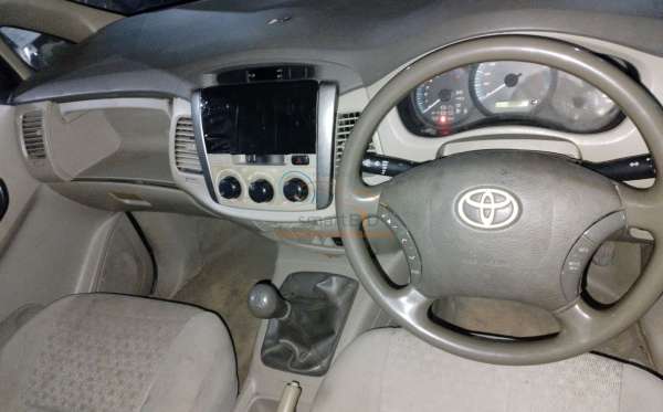 TOYOTA INNOVA