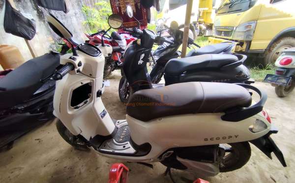 HONDA  SCOOPY PRESTIGE
