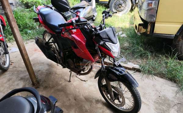HONDA CB 150 R STREET FIRE