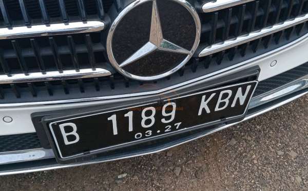 MERCEDES BENZ E 200
