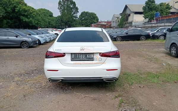 MERCEDES BENZ E 200