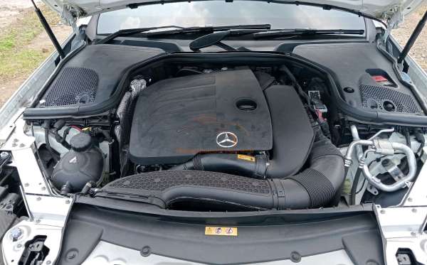 MERCEDES BENZ E 200