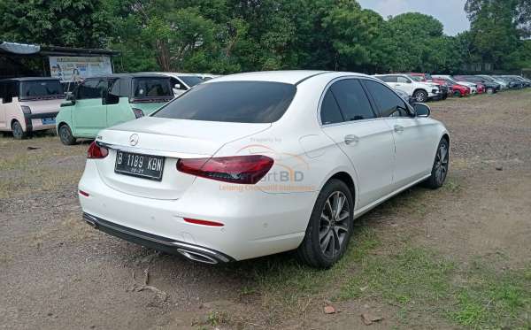 MERCEDES BENZ E 200