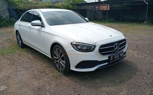 MERCEDES BENZ E 200