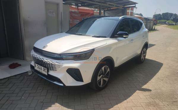 MG LUX (4X2) AT