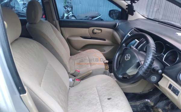 NISSAN GRAND LIVINA