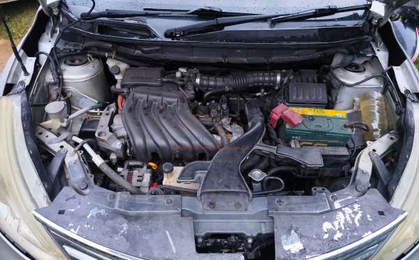 NISSAN GRAND LIVINA
