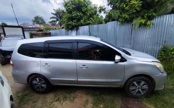 NISSAN GRAND LIVINA