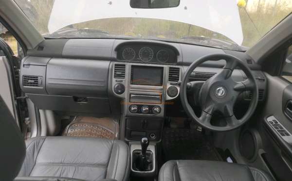 NISSAN X TRAIL