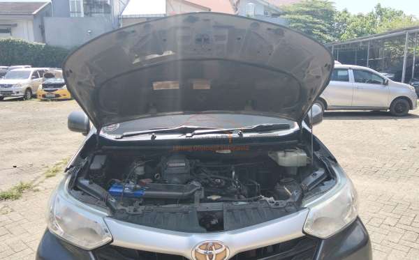 TOYOTA AVANZA