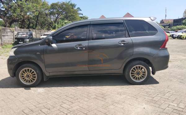 TOYOTA AVANZA