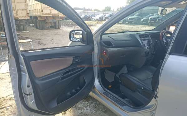 TOYOTA AVANZA