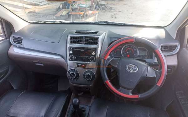 TOYOTA AVANZA