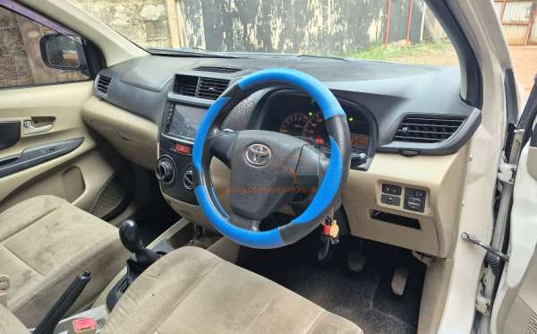 TOYOTA AVANZA E