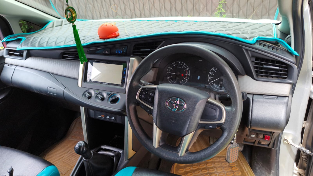 TOYOTA INNOVA  G