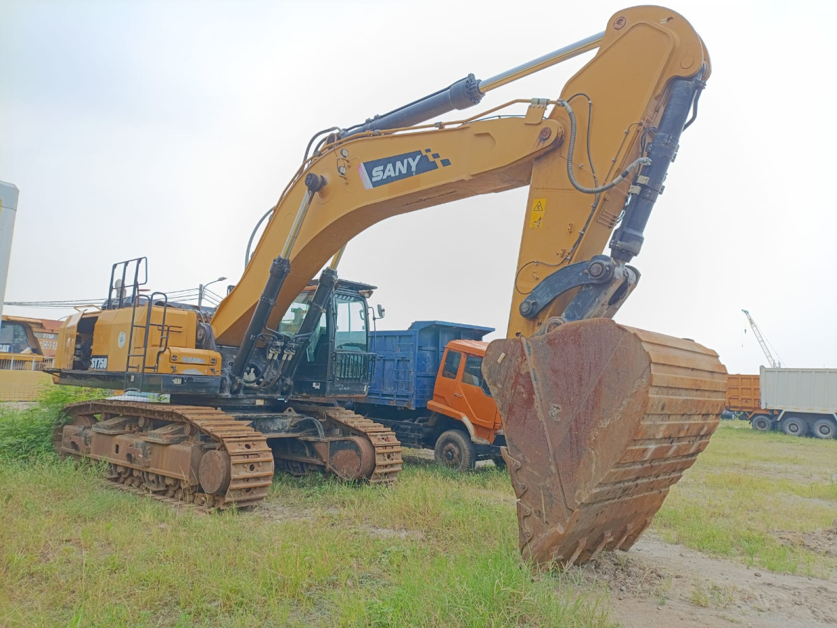 SANY EXCAVATOR