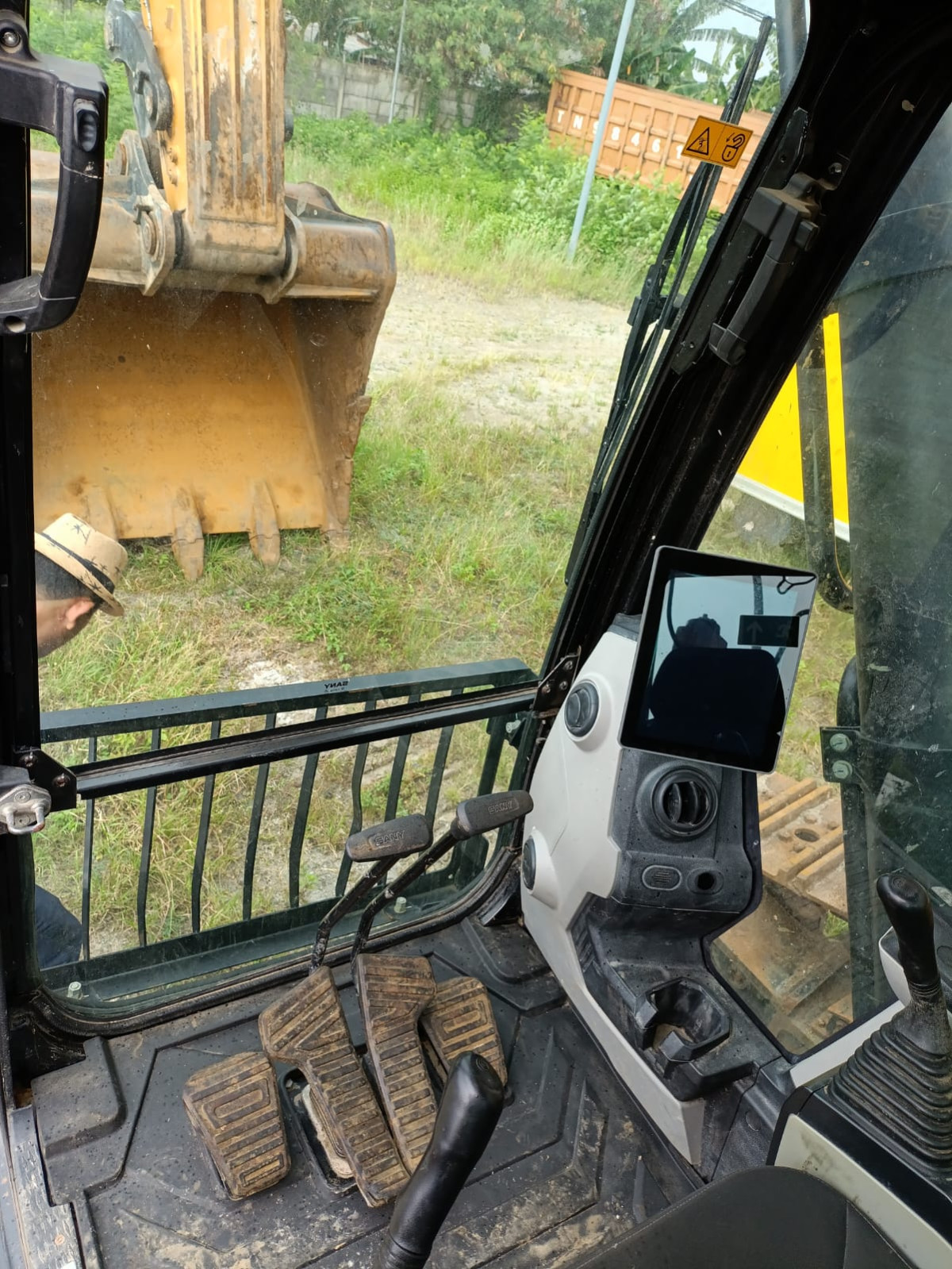 SANY EXCAVATOR
