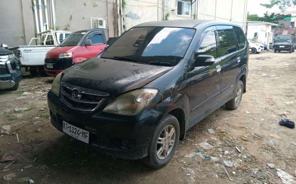 DAIHATSU XENIA